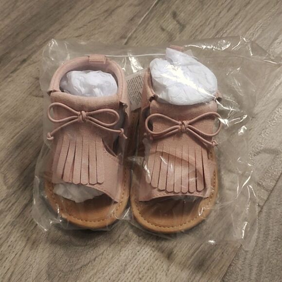 New With Tags Old Navy Size 3-6 Months Faux-Suede Fringe Sandals - Picture 6 of 9